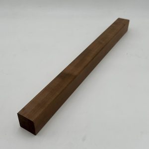 Tasseau peuplier thermo-chauffé 40x40 mm raboté à 4 chanfreins, vue d'ensemble